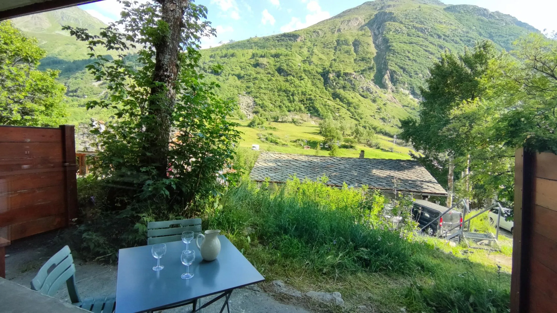 Terrace with open view on the mountain.