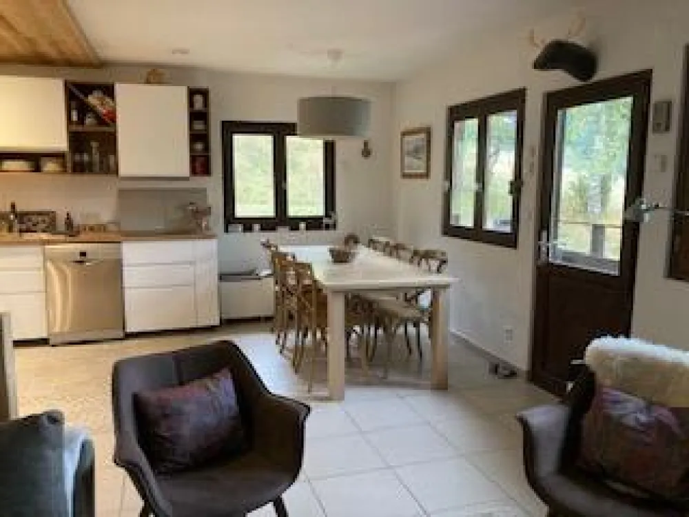 vue de la pièce principale côté salle à manger