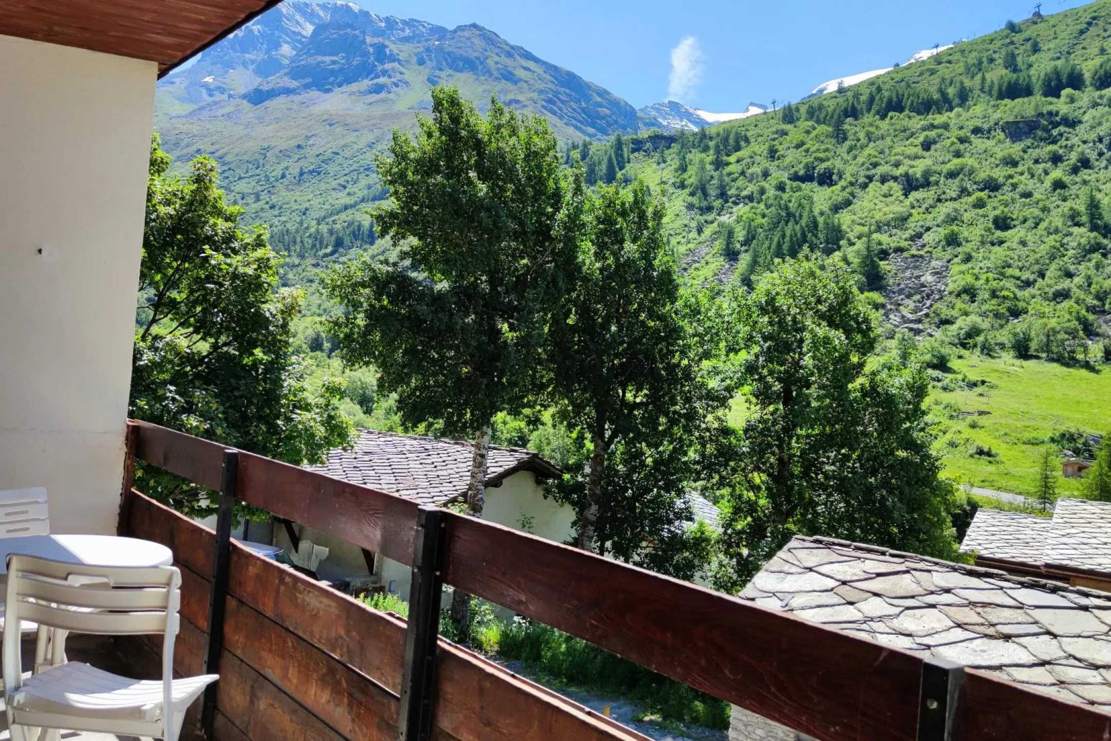 Unobstruckted view, full south, on the montain.