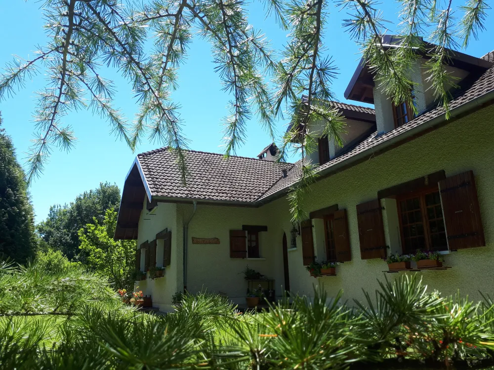Entrance side