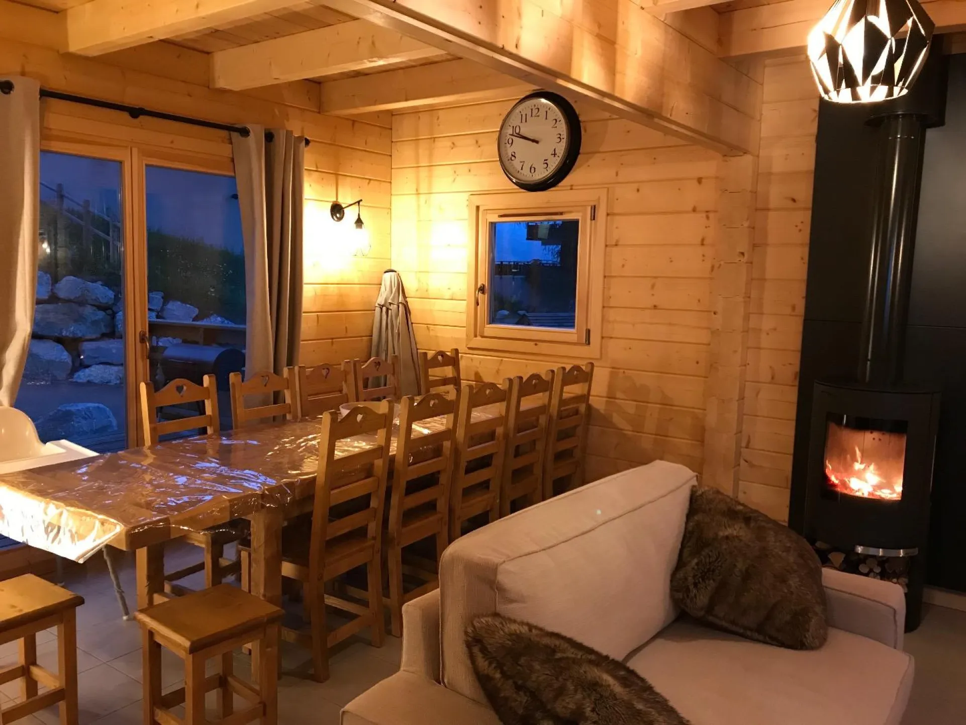 Le hameau des cimes 8. chalet 14 personnes-pieds des pistes (150m)-spa en option-la joue du loup-confort et nature-ambiance chaleureuse.