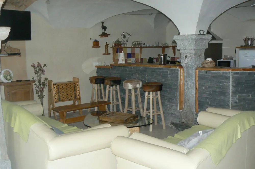 Salon, Bar et cuisine