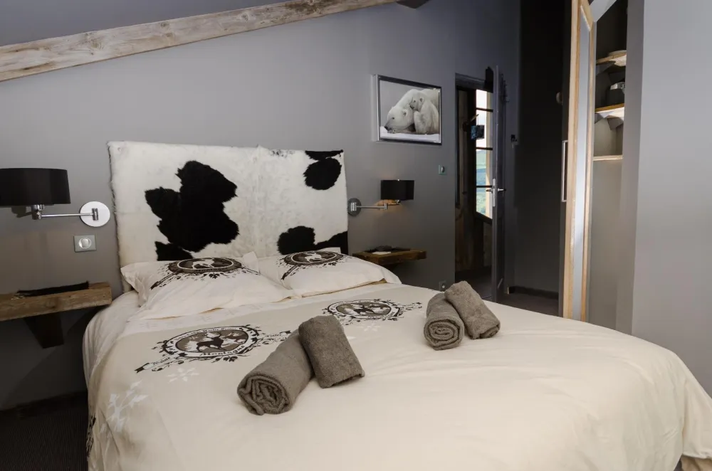 Chamois luxe 14 personnes, piscine intérieure eau salée nage à contre courant et  balnéo, sauna
