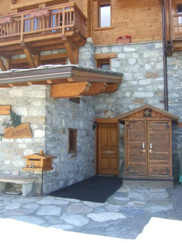 Entrée et Local à Skis.