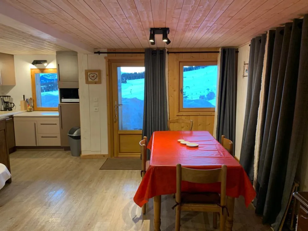table cuisine
 vue sur la montagne, 
cuisine toute équipée
