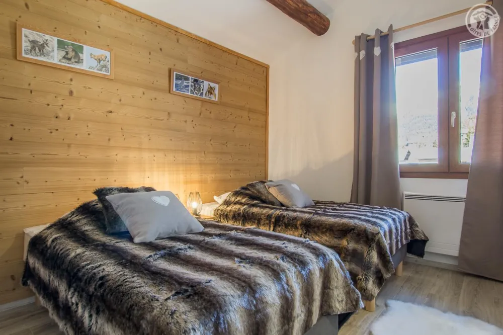 Les melezes 6 et 12 personnes avec piscine interieur chauffee