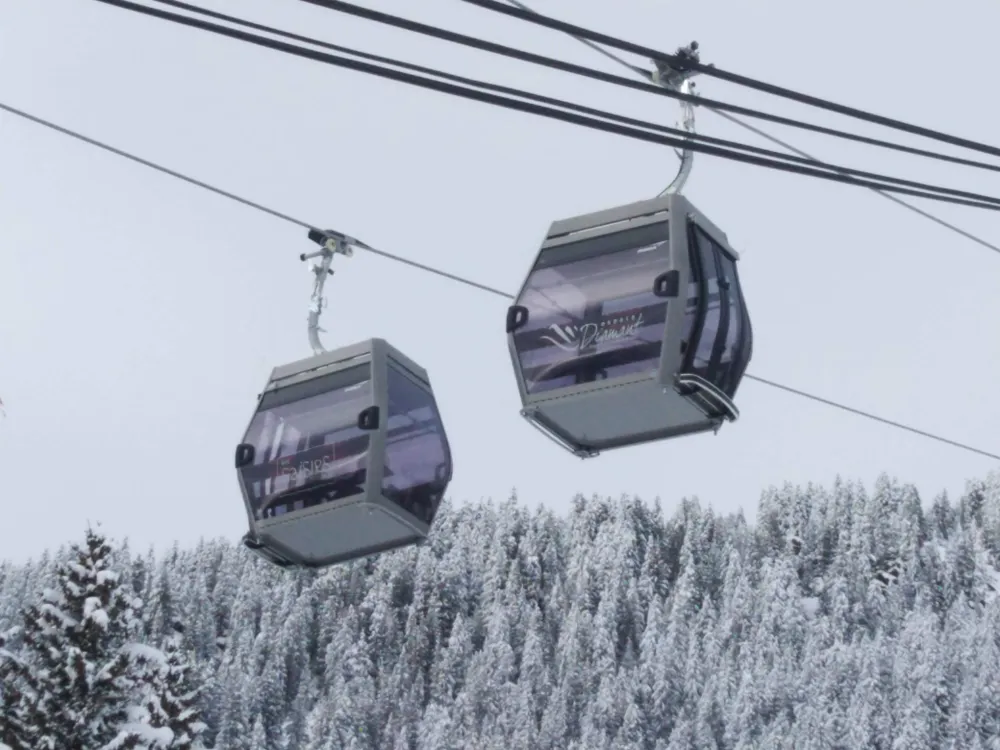 Télécabine à coté du chalet