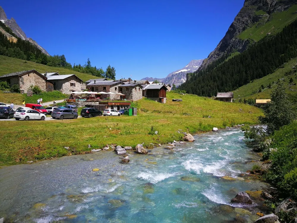 Chalet d'été /bergerie d'alpage. les prioux. pralognan