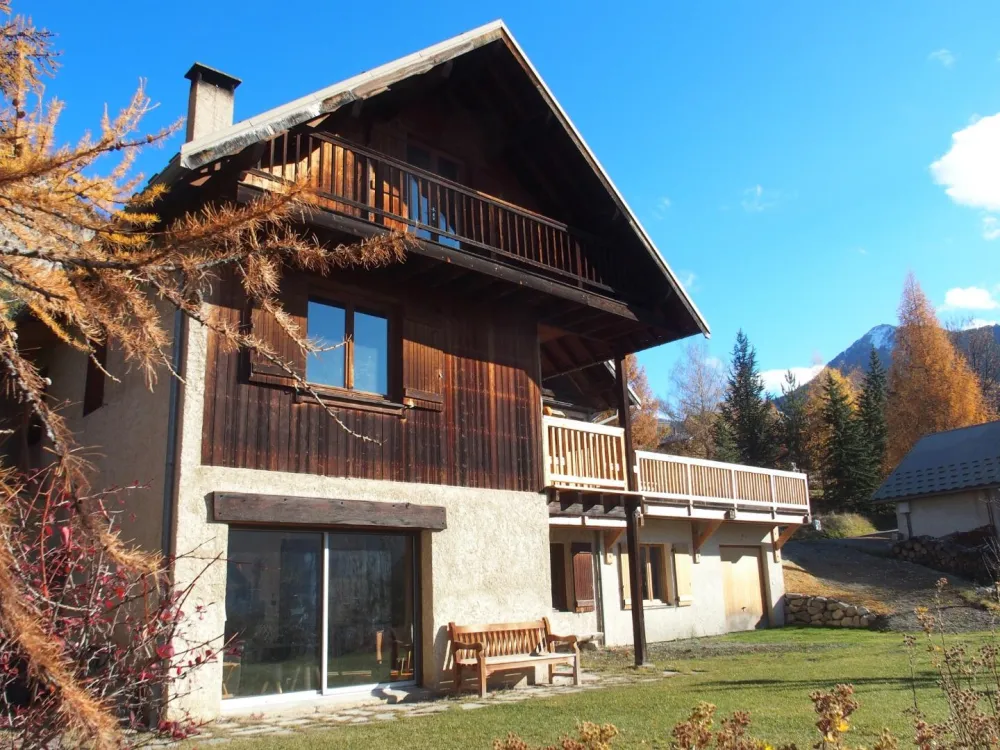 Rez-de-jardin dans chalet avec grand jardin