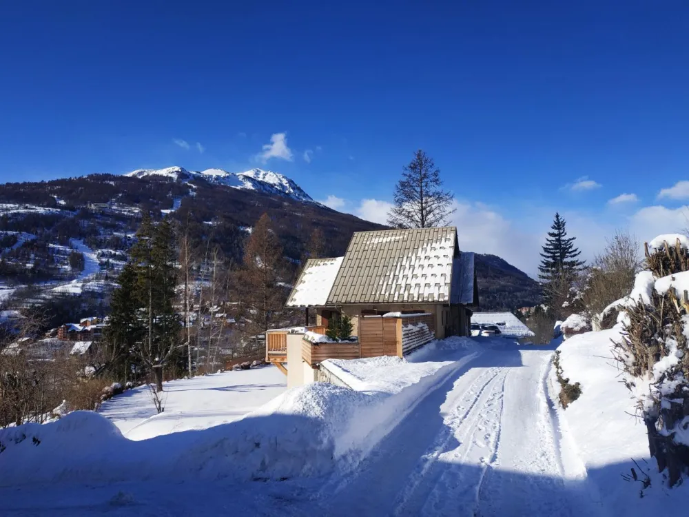 Rez-de-jardin dans chalet avec grand jardin