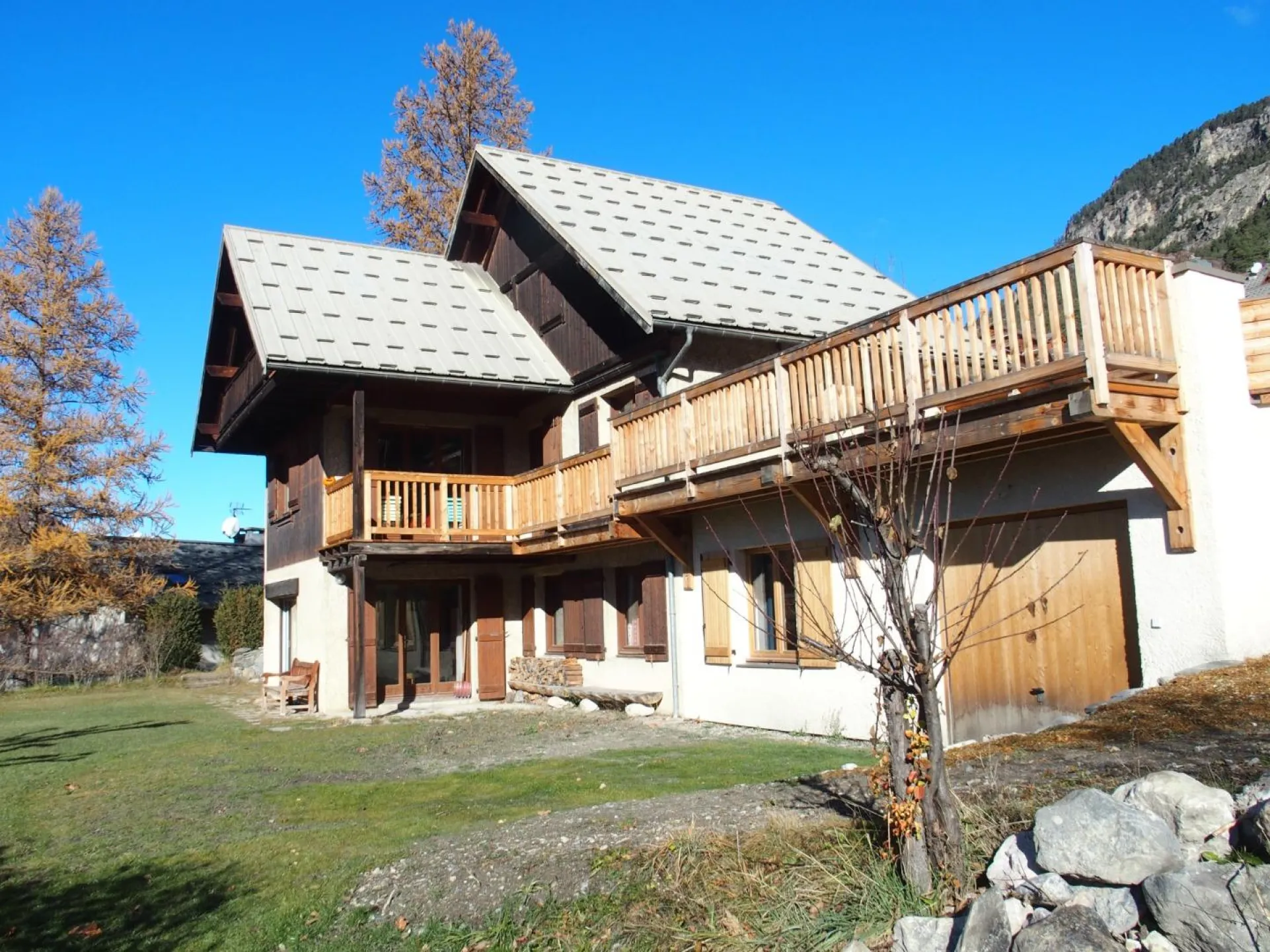 Rez-de-jardin dans chalet avec grand jardin