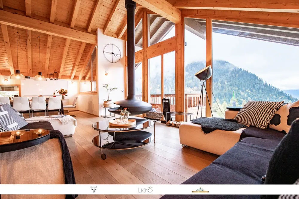 Etage 2 : coin salon & coin repas avec vue splendide 