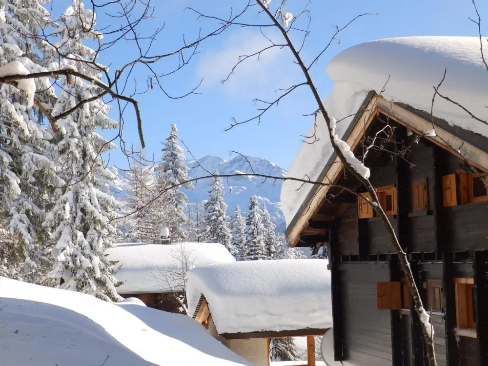 Vue arrière Chalet et Spa , vue vers l 'est  , pointe de Fogliettaz ( STE FOY)