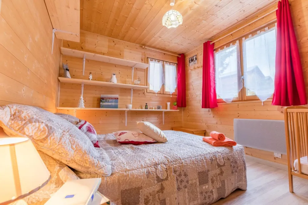 Appartement rdc de 110 m2 - chalet individuel - jusqu'à 15 personnes - très proche des pistes