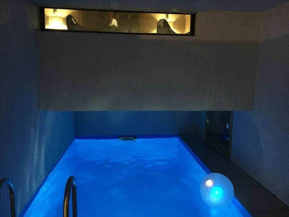 piscine la nuit éclairage LED