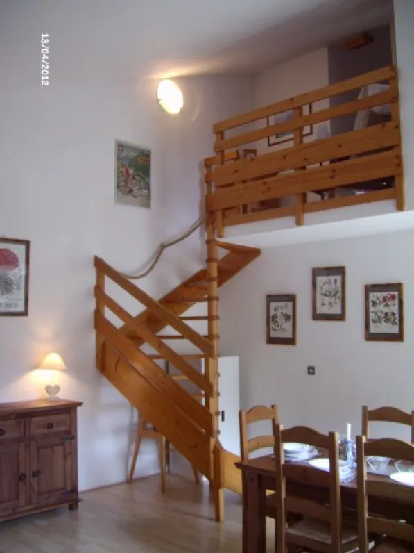 Salon repas and mezzanine.