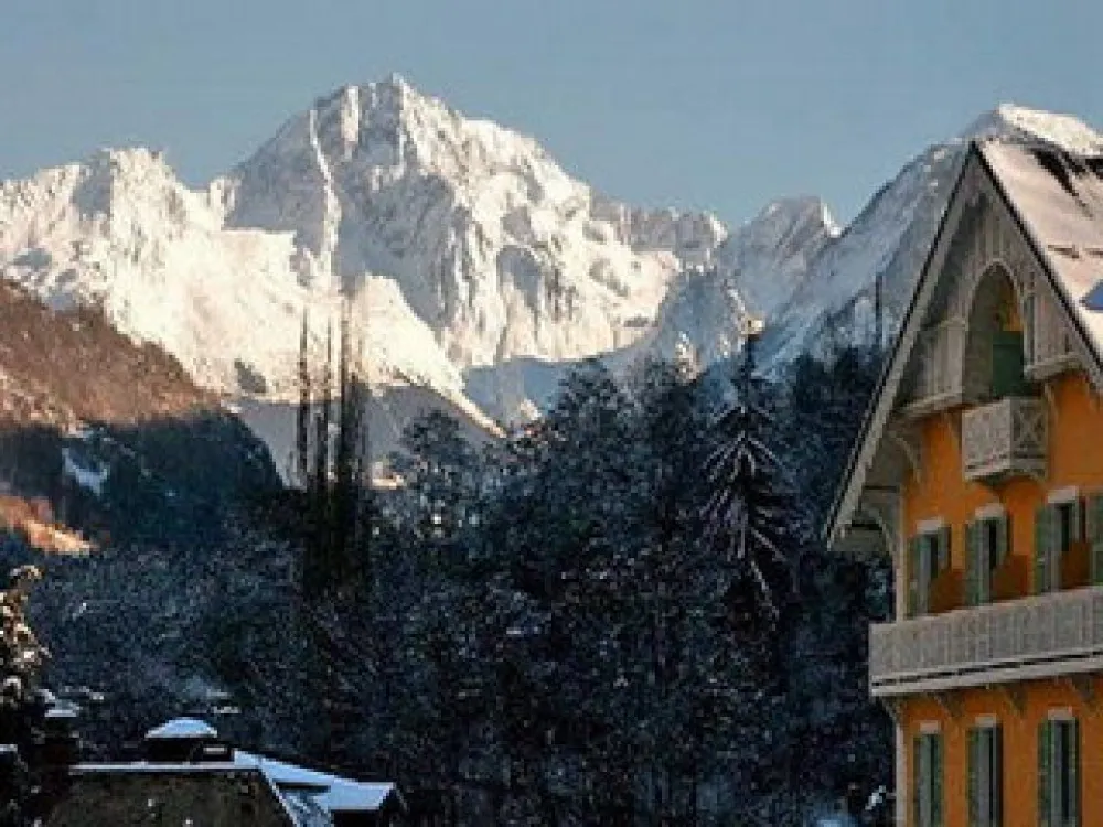 Vue de notre appartement duplex et du balcon sur le massif de la Vanoise.