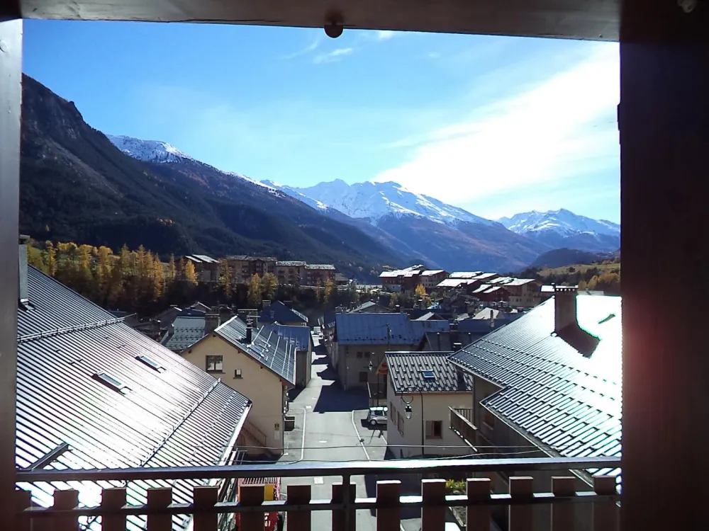 View(Sight) of the balcony of the apartment on the station(resort)
