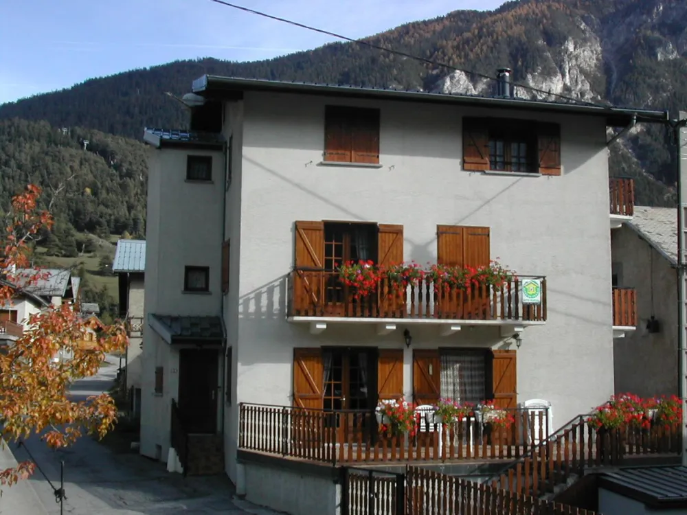 Seen house, entered by the holiday cottage(shelter) on the second floor