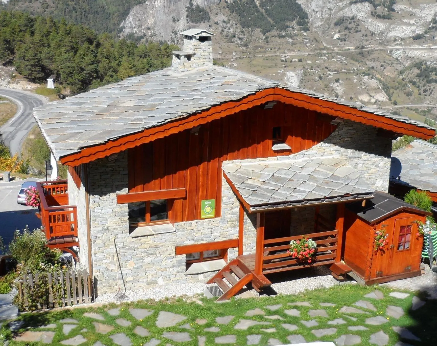 Niveau 0 : Terrasse devant le gite