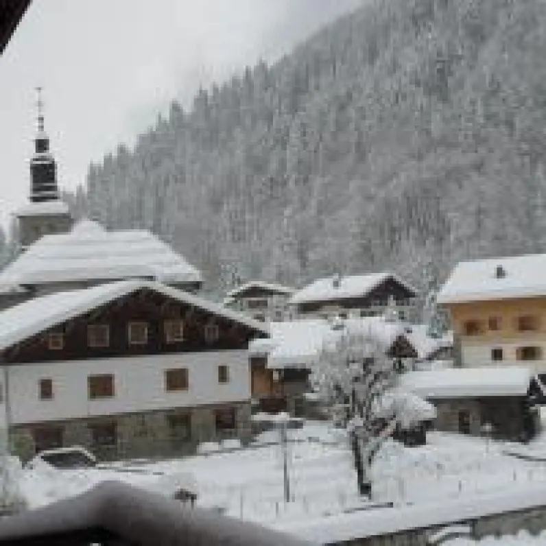 village sous la neige 
