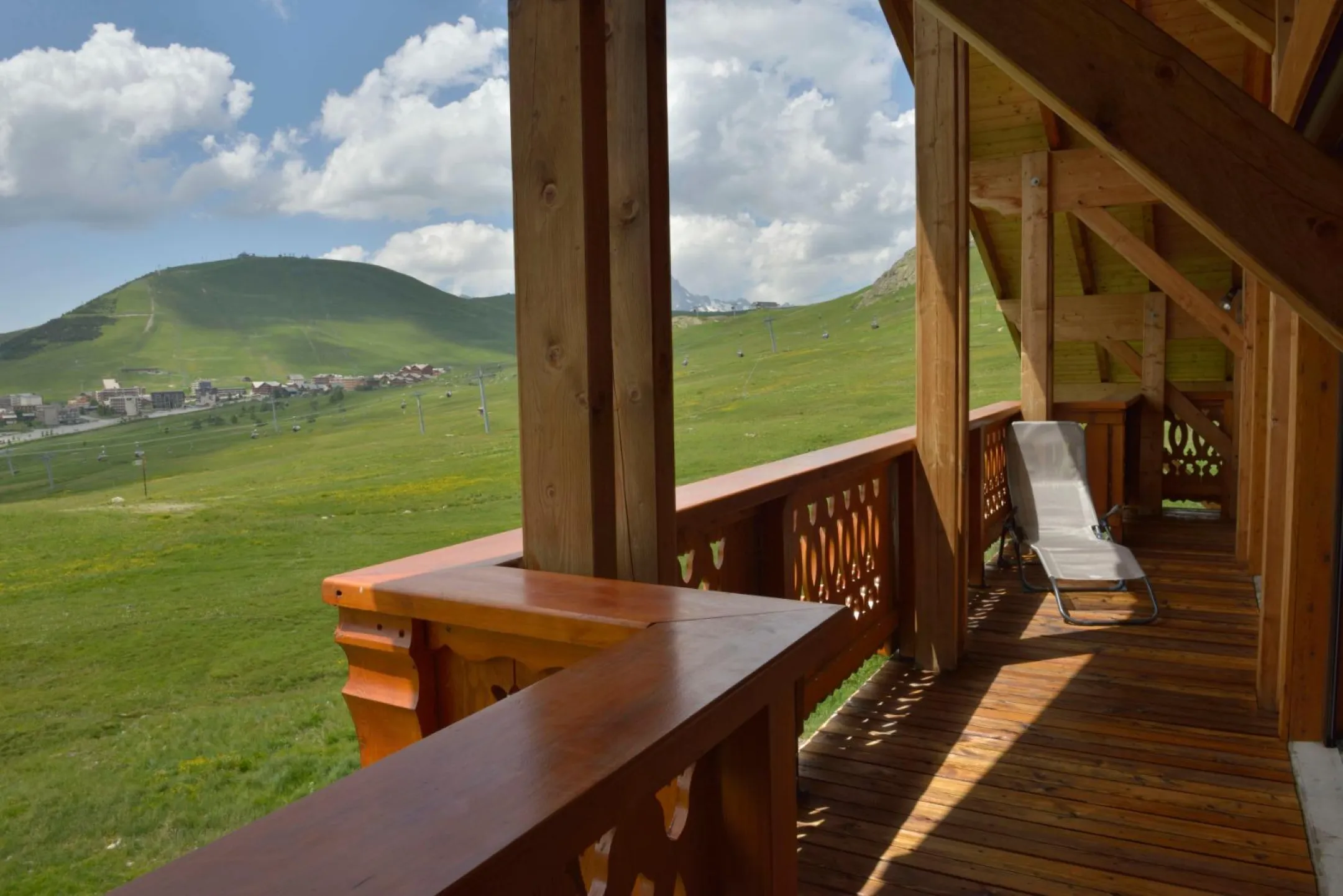 Vue du chalet en été