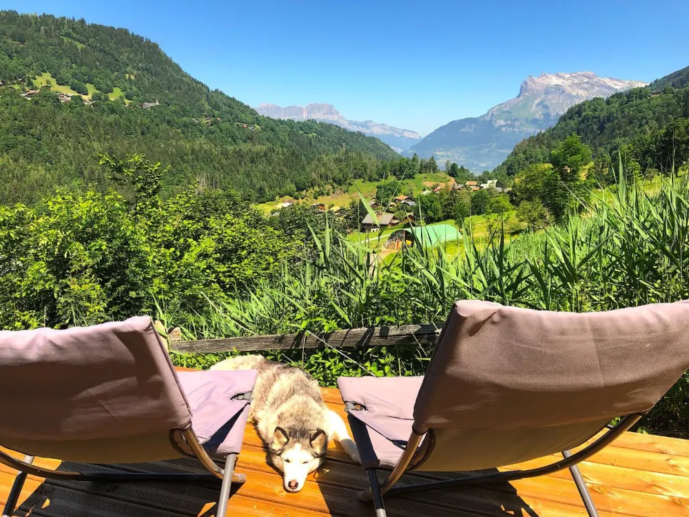 Vue panoramique sur les montagnes environnantes