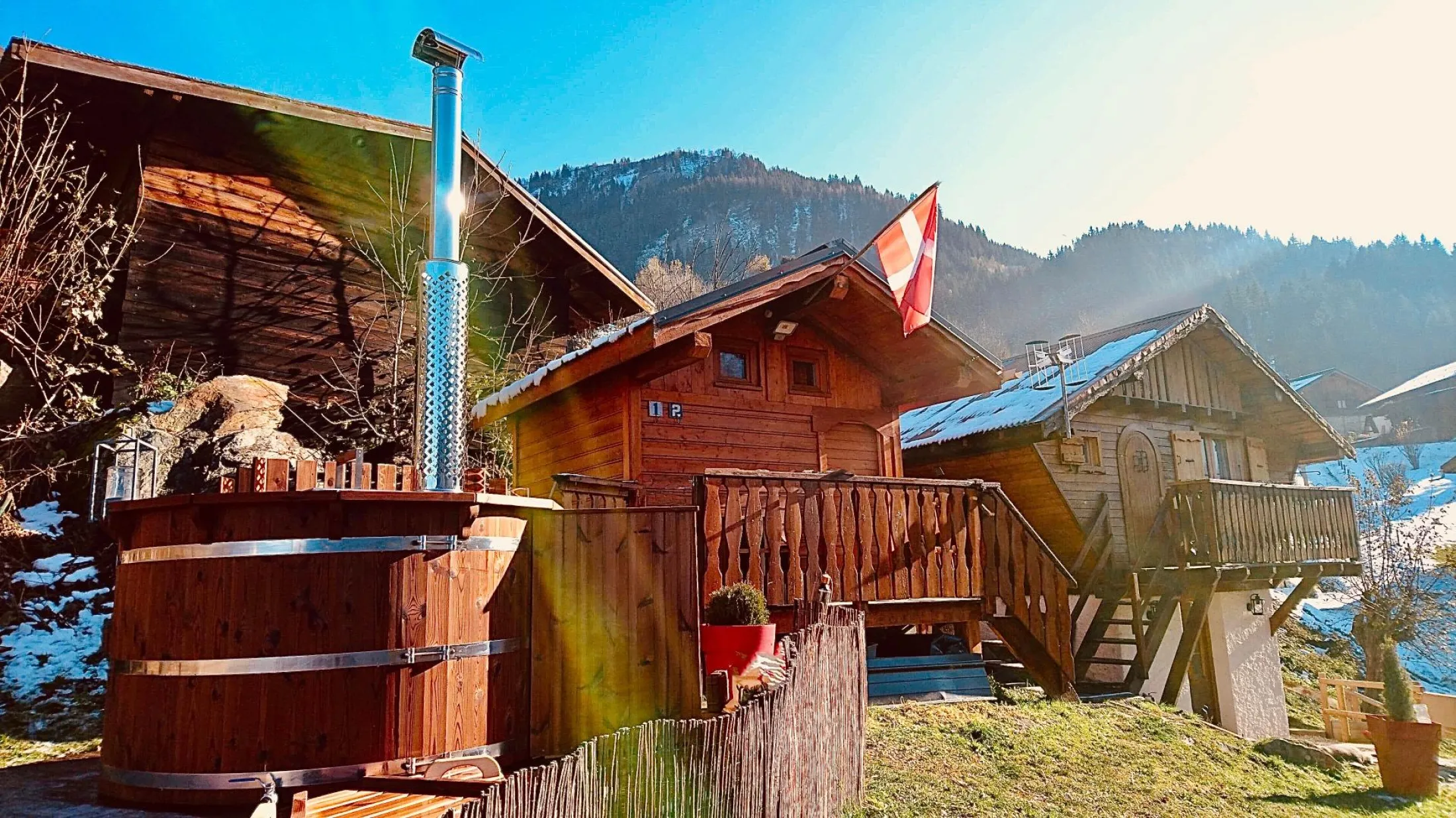 Chalet principal et son annexe - Bain nordique privatif (option) sur terrasse panoramique