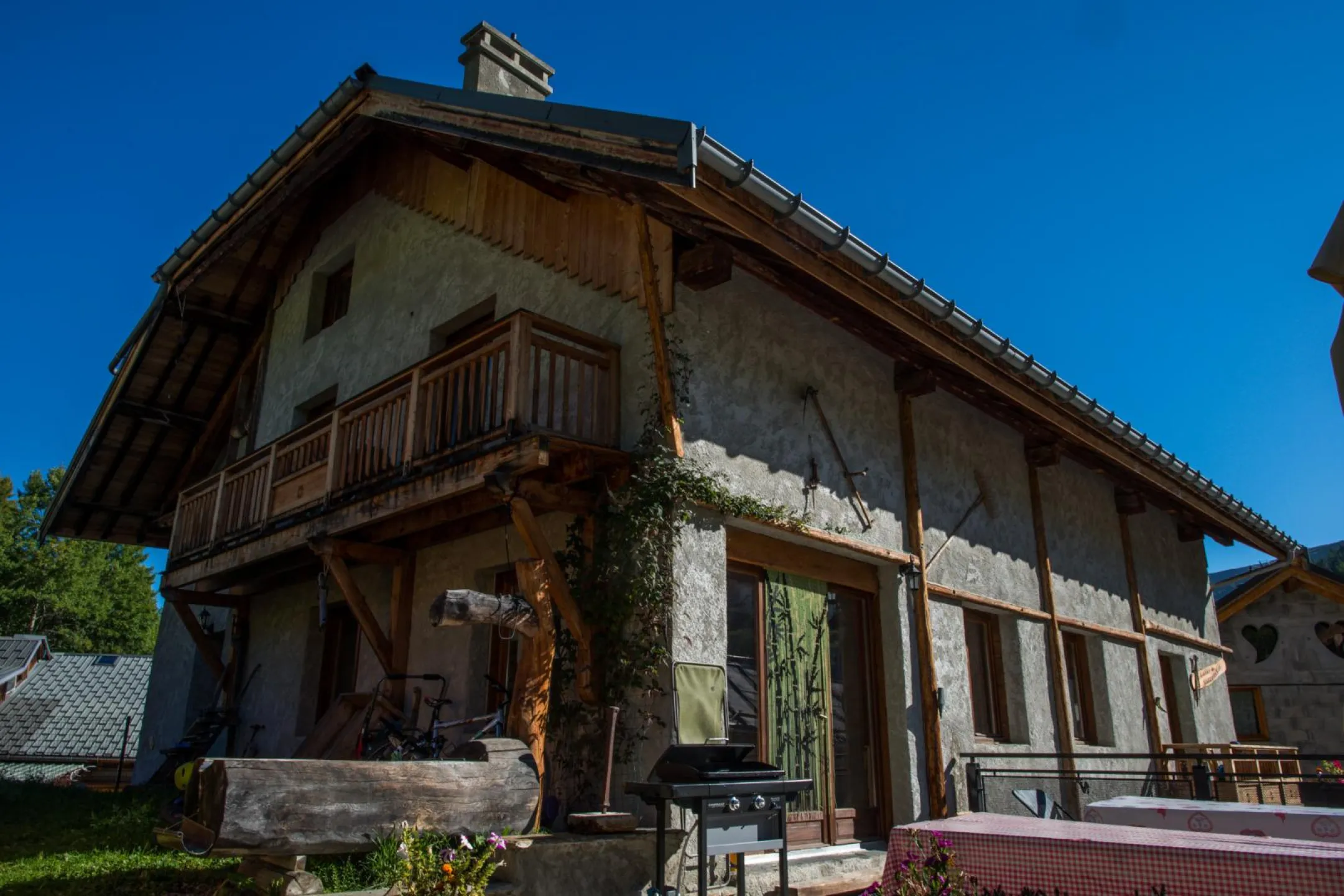 De grands espaces autour de la maison au calme!