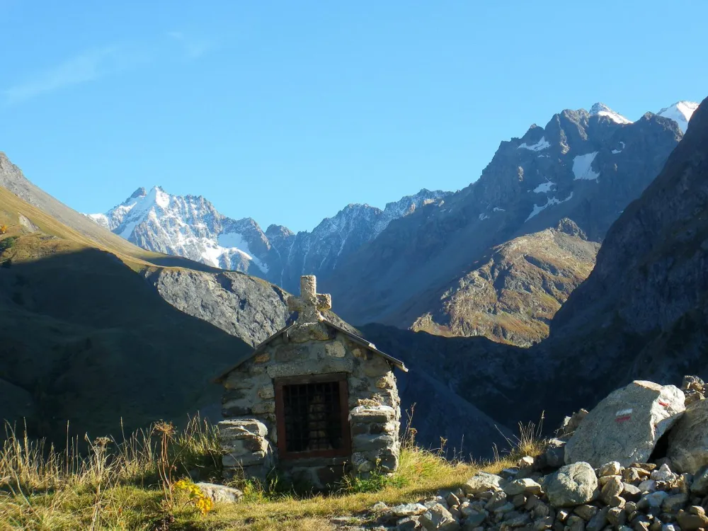 l'oratoire de St Anne et les Agneaux