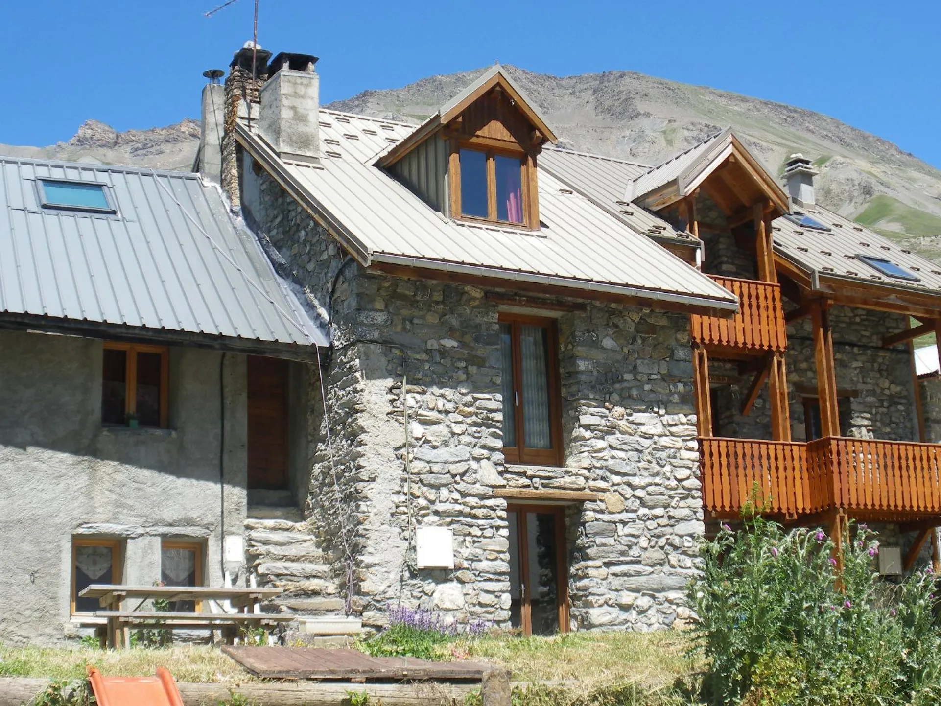 façade du chalet en été