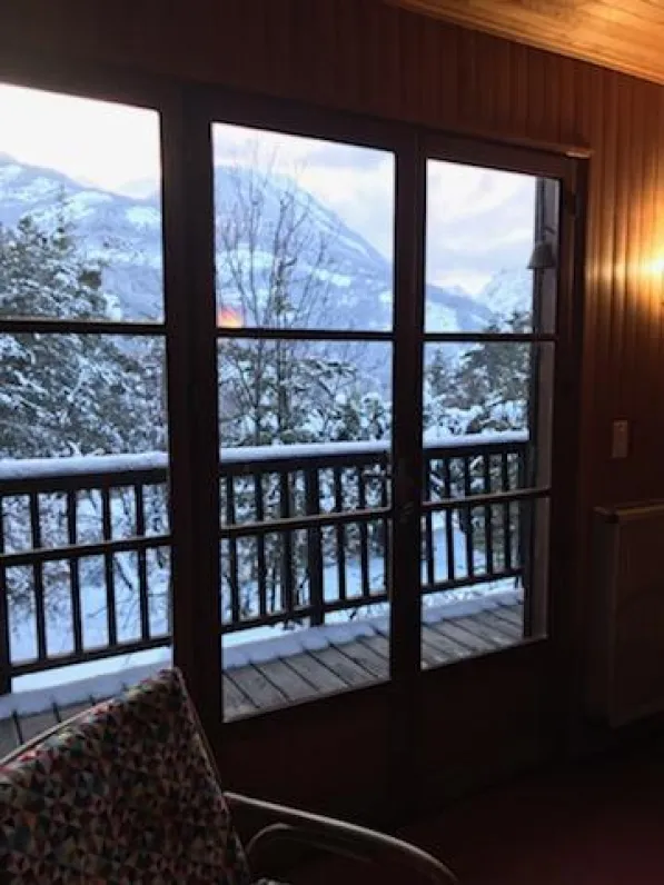 Séjour et balcon en hiver