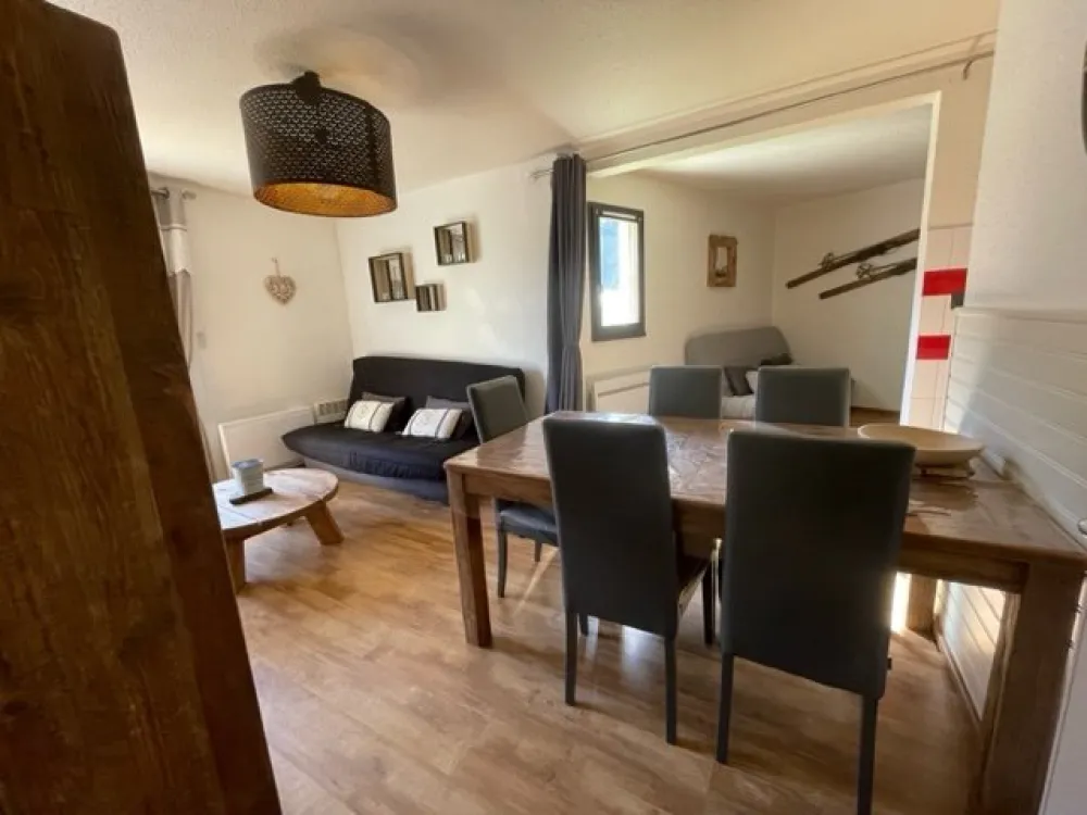 Coin repas equpé pour 6 personnes 