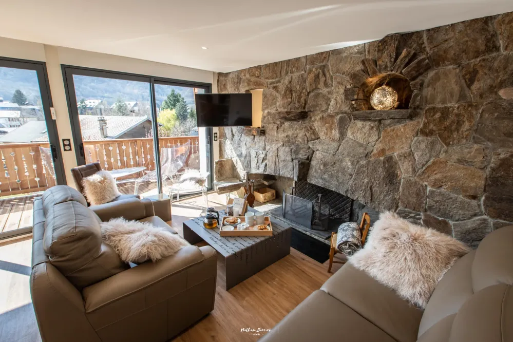 Chalet hygge saint-lary - centre / gîte comfort / ****  5d / 4 chbres  / 5 pièces - 95m²  / 12 pers/ spa - vue imprenable- accueil vélo - parking sécurisé avec bornes rech ve