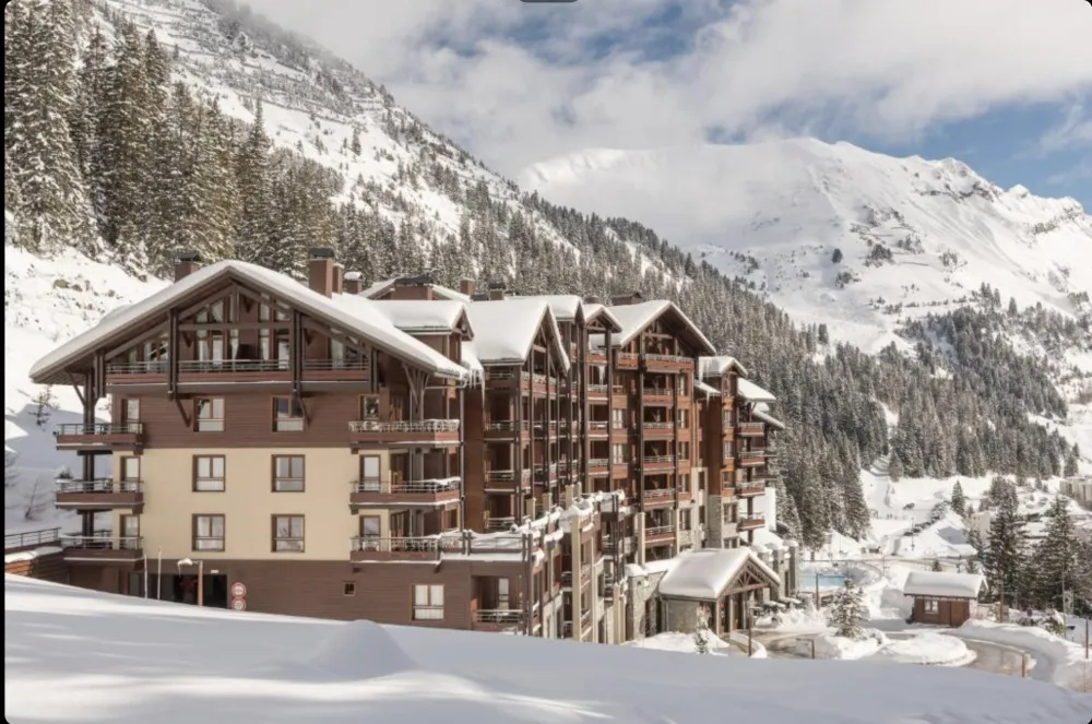 Appartement de charme en résidence 5* skis aux pieds avec piscine, jaccuzi, sauna, et hammam