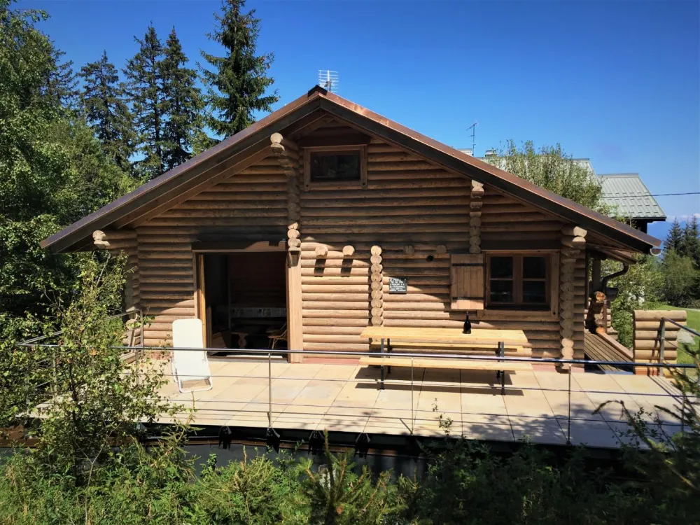 You can enjoy its beautiful south facing terrace overlooking the slopes "Minmin" and "Goulet". As you can see, the Rondin is at the foot of the slopes. They will only have to go!