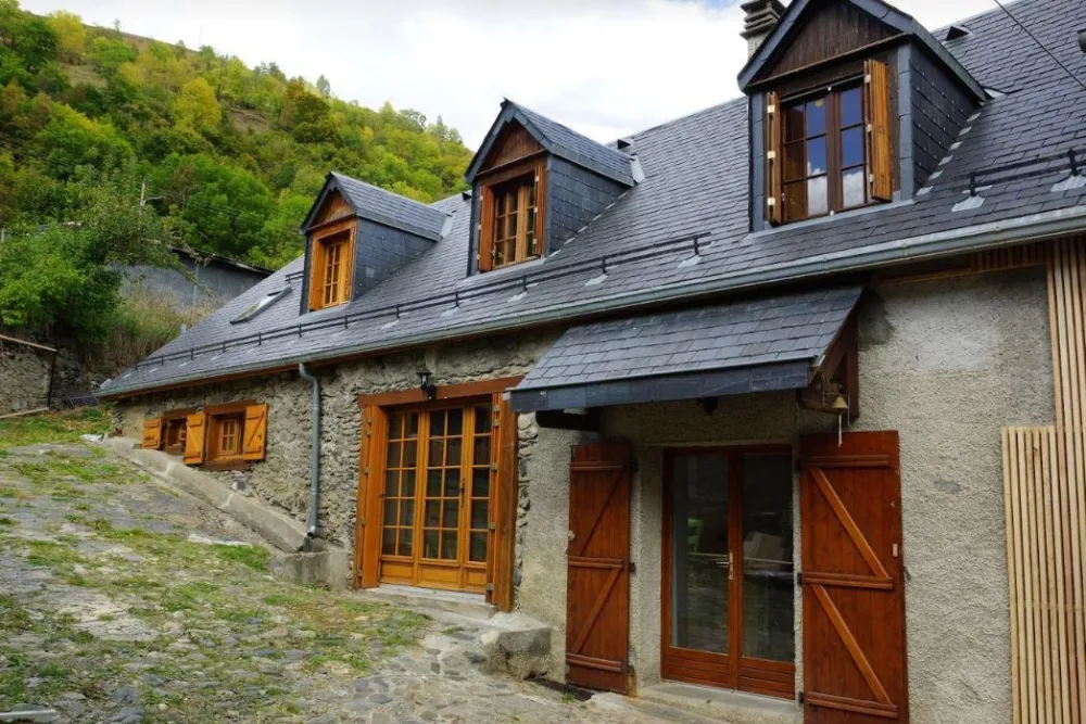 La façade de la grange côté cour.