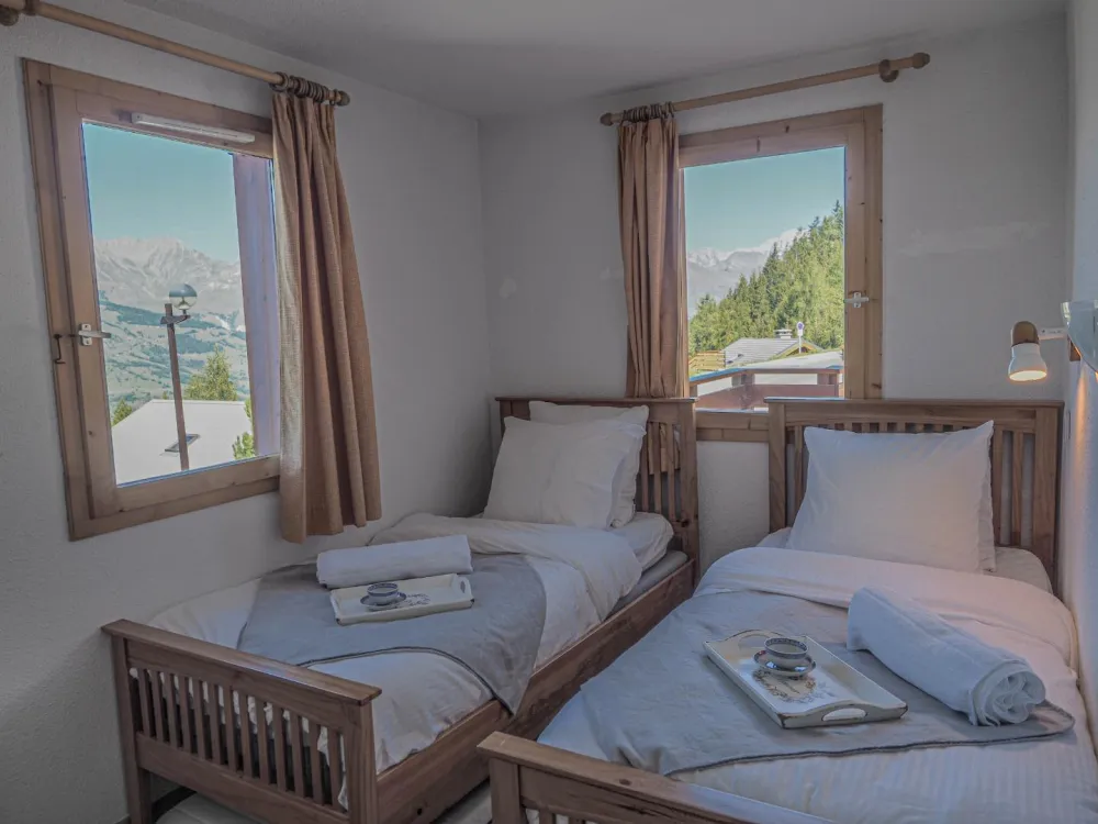 Chambre aux deux lits simples avec vue sur le Mont Blanc