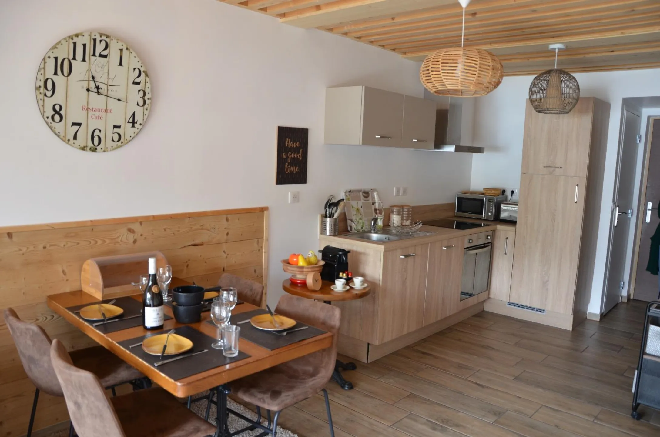 Coin Repas et cuisine tout équipée