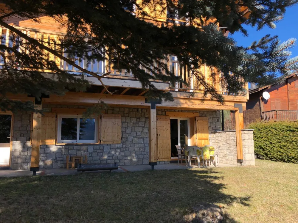 : t3 neuf dans chalet au calme et belle vue