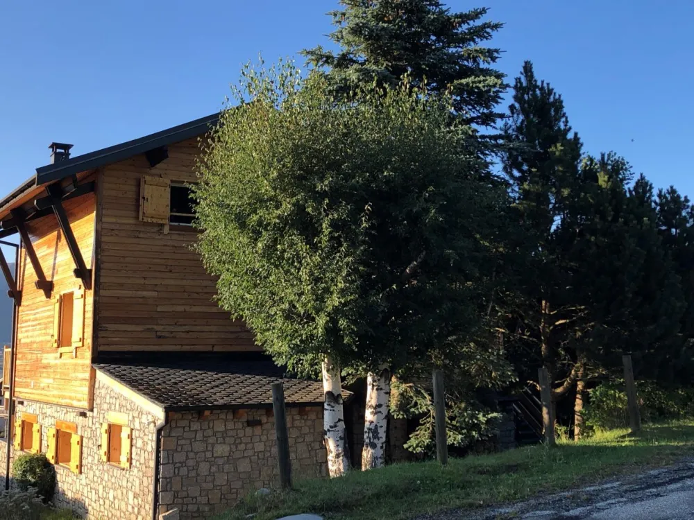 : t3 neuf dans chalet au calme et belle vue