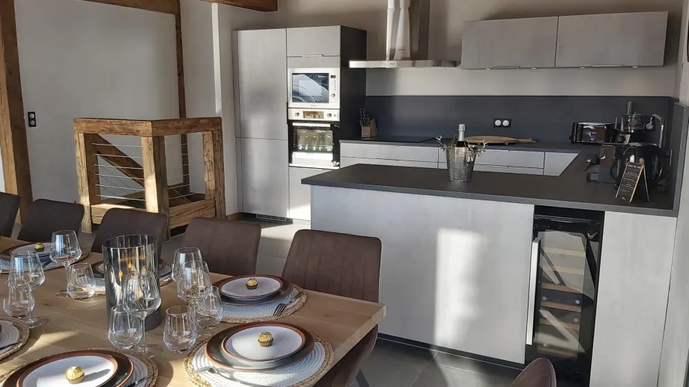 Fitted kitchen for 12 people