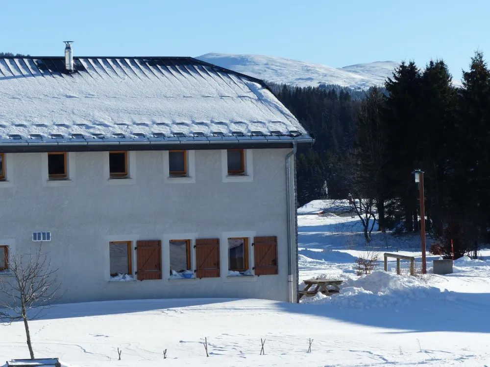 Arrière de la maison, fenêtres cuisine salle à manger.