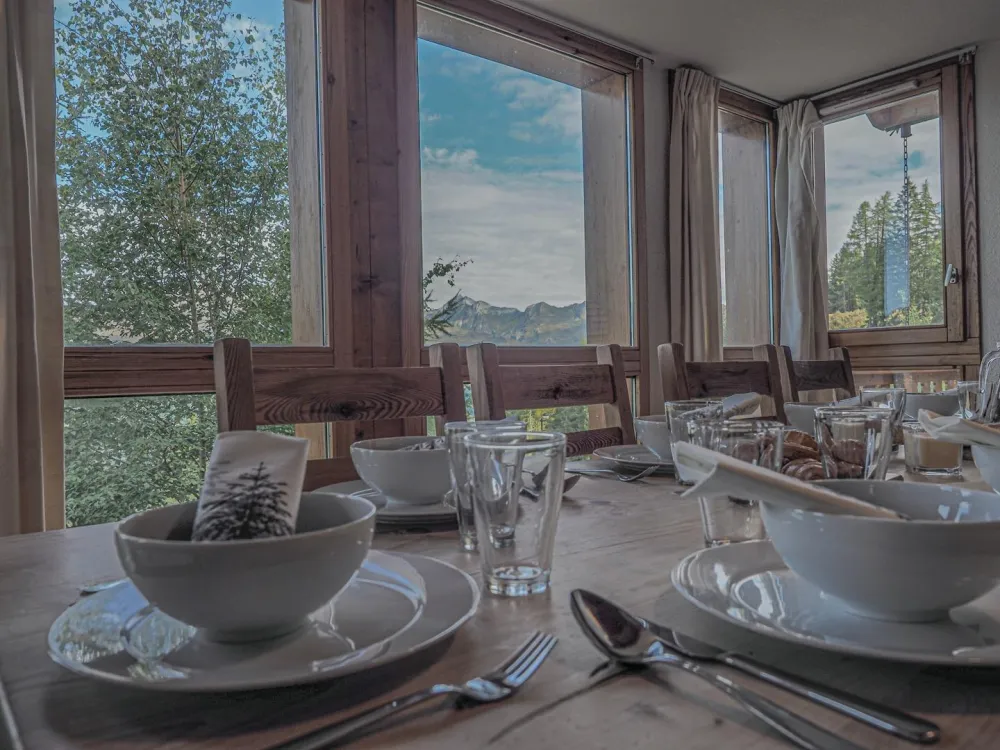 Salle a manger avec vue en été