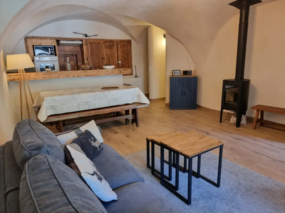 Ref. compain - superbe appartement en maison de pays rénovée avec grande terrasse !