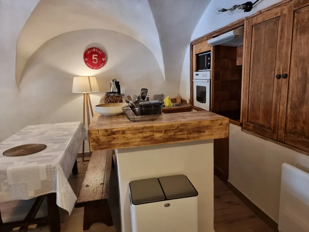 Ref. compain - superbe appartement en maison de pays rénovée avec grande terrasse !