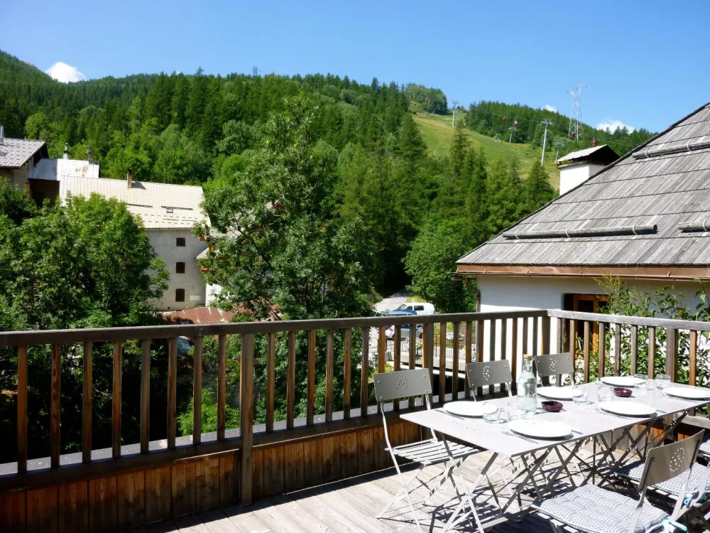 Ref. compain - superbe appartement en maison de pays rénovée avec grande terrasse !