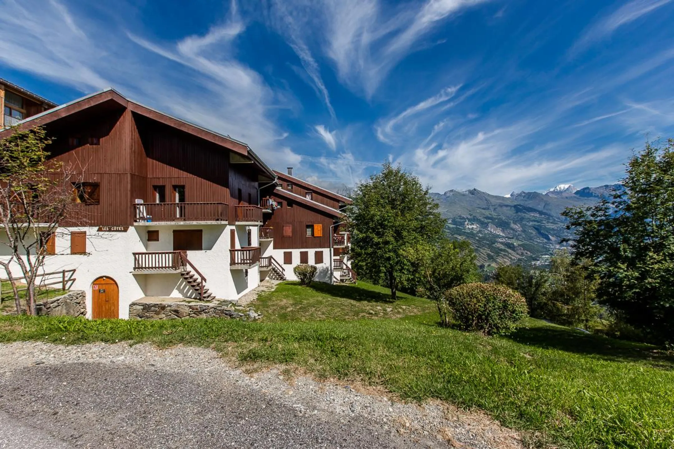 Les Cotes residence facing the Montblanc