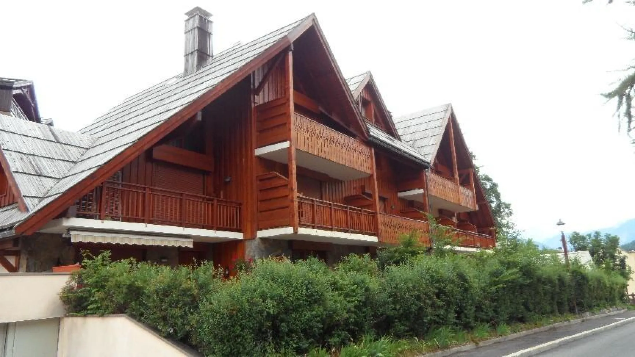 Ref. hegarty - au coeur de chantemerle, en pieds de pistes et secteur calme !