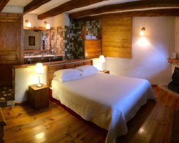 Ferme de Soulan - Chambre d'hôtes Gentiane avec accès au hammam et au sauna